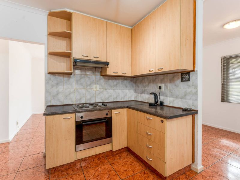 Bright & Spacious 3-Bedroom Home with Stunning Sea Views - Photo 6