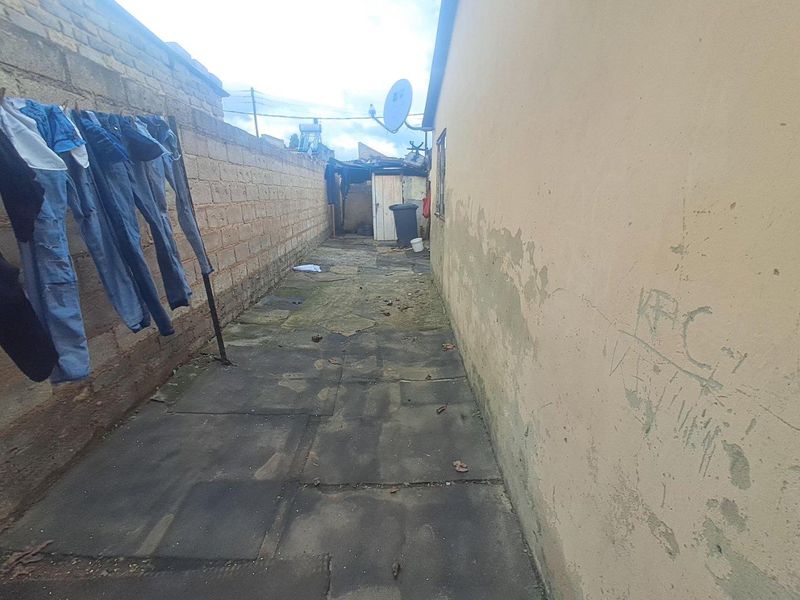 2 Bedroom House In Ivory Park Ext 10 - Photo 4