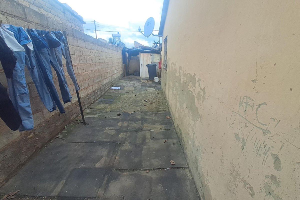 2 Bedroom House In Ivory Park Ext 10 - Photo 4