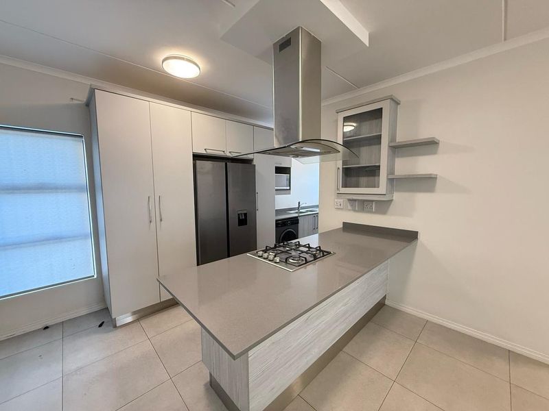 Luxury 3 bedroom 2.5 bath Duplex Apartment | Prime Location | Excellent Investment Opportunity - Photo 2