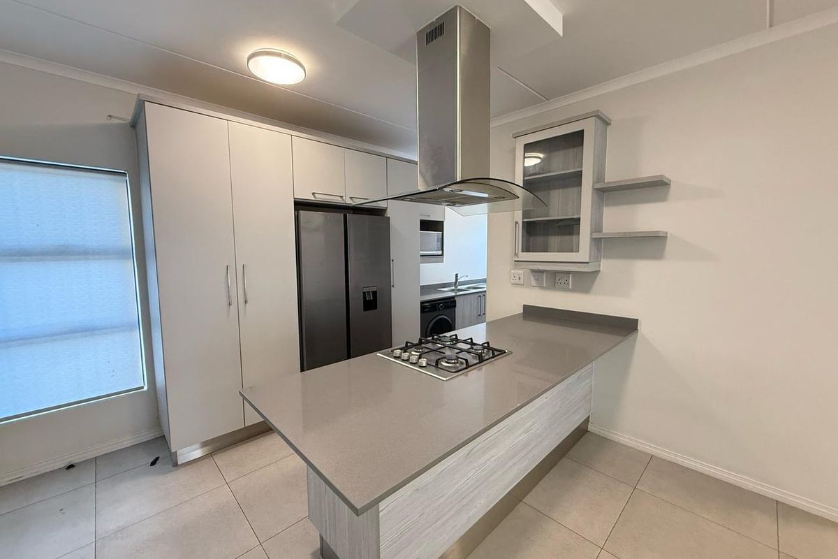 Luxury 3 bedroom 2.5 bath Duplex Apartment | Prime Location | Excellent Investment Opportunity - Photo 2