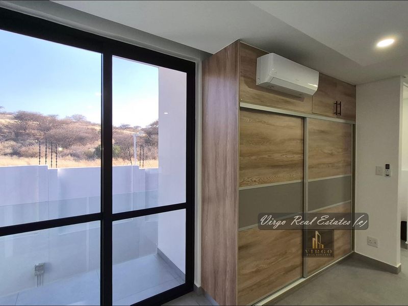 LUXURY TOWNHOUSE TO RENT-  Auasblick, Windhoek - Photo 2