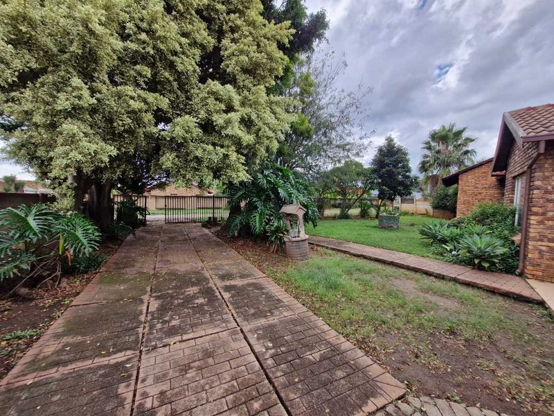 3 Bedroom house for sale in  Orchards - Photo 9