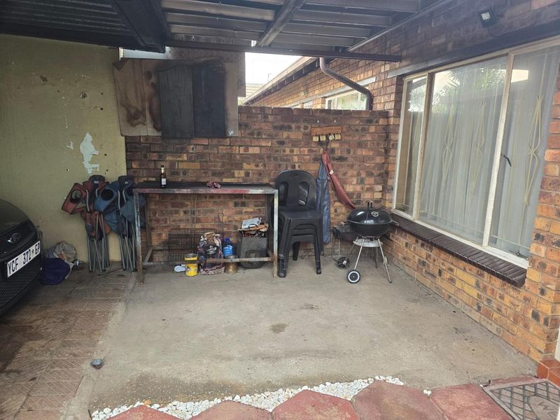 Functional Two-Bedroom Complex Unit with Garage in Kempton Park - Photo 10