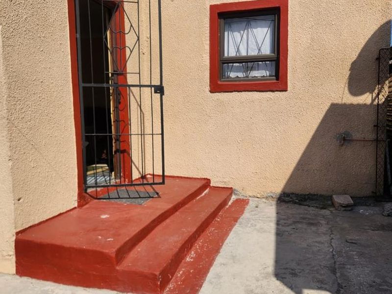 Charming Three-Bedroom Home for Sale in Site B, Khayelitsha - V Section - Photo 4