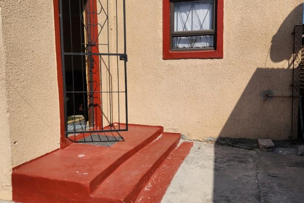 Charming Three-Bedroom Home for Sale in Site B, Khayelitsha - V Section - Photo 4