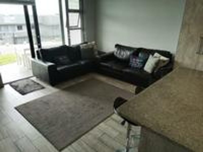 Pet-friendly paradise: Secure ground floor unit - Photo 4