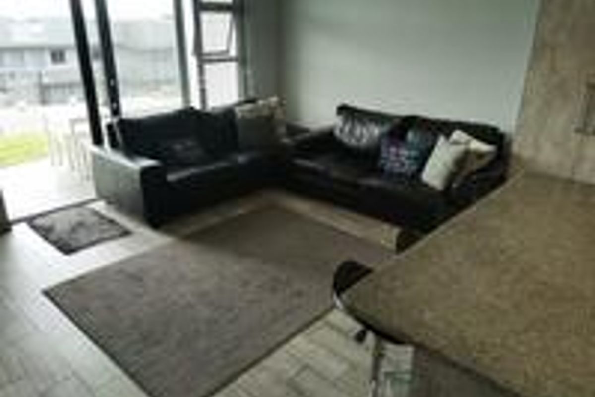 Pet-friendly paradise: Secure ground floor unit - Photo 4