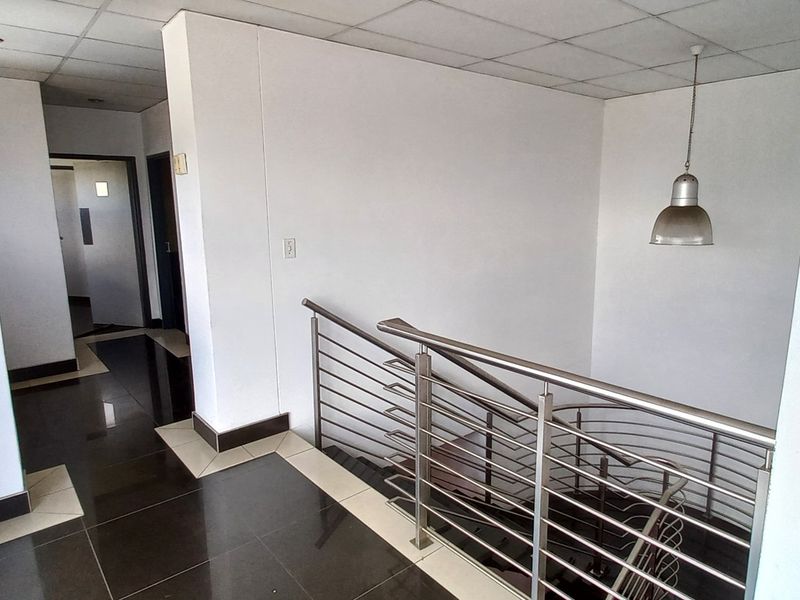 872m2 Jet Park Warehouse - Photo 4