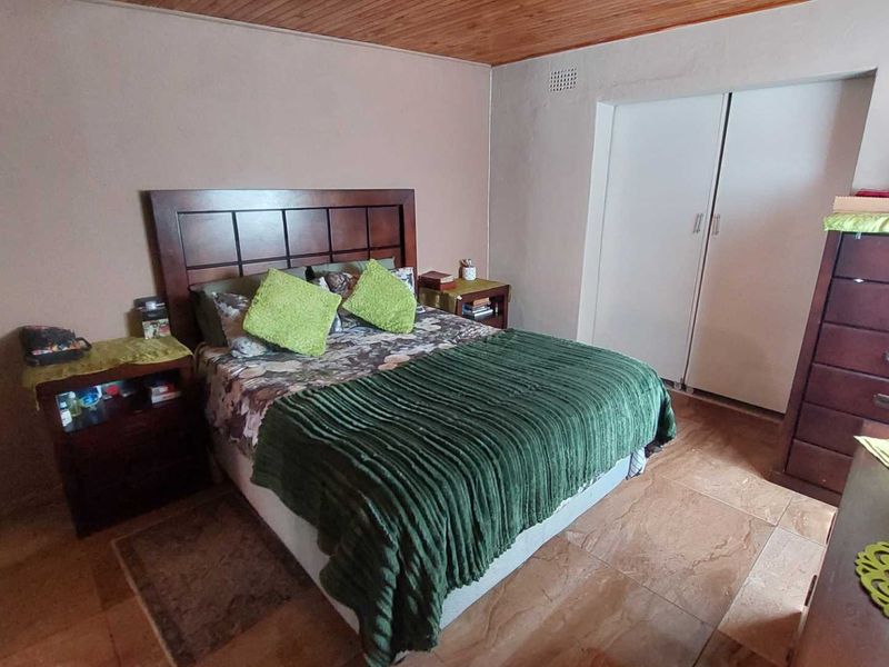 Eco-Friendly Living: Solar Panels and More Await! - Photo 9