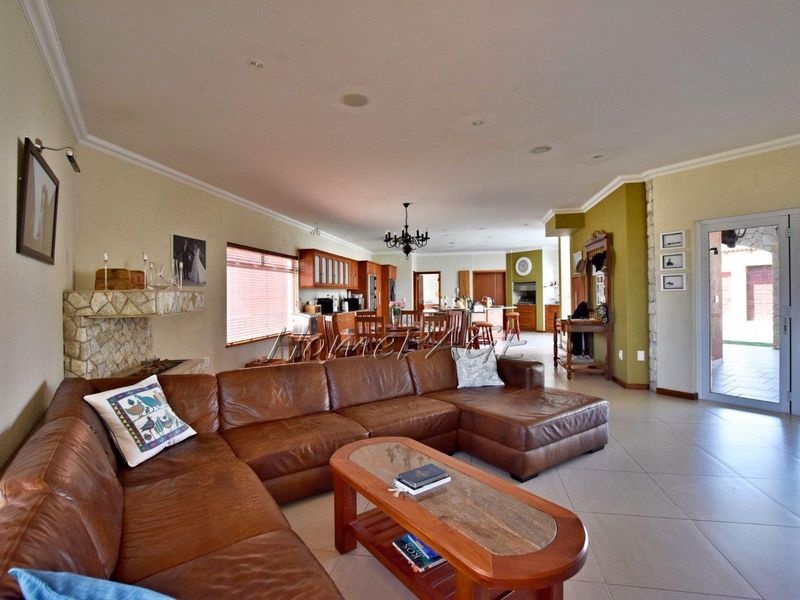 Rossmund, Swakopmund:  Property with total 8 Bedrooms is for Sale - Photo 10