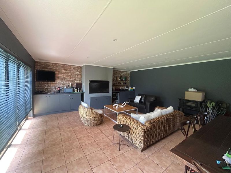 Modern Fairways Home for Sale – Walvis Bay - Photo 2