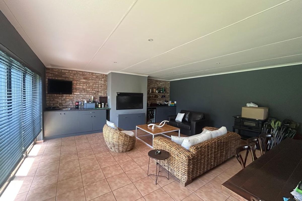 Modern Fairways Home for Sale – Walvis Bay - Photo 2