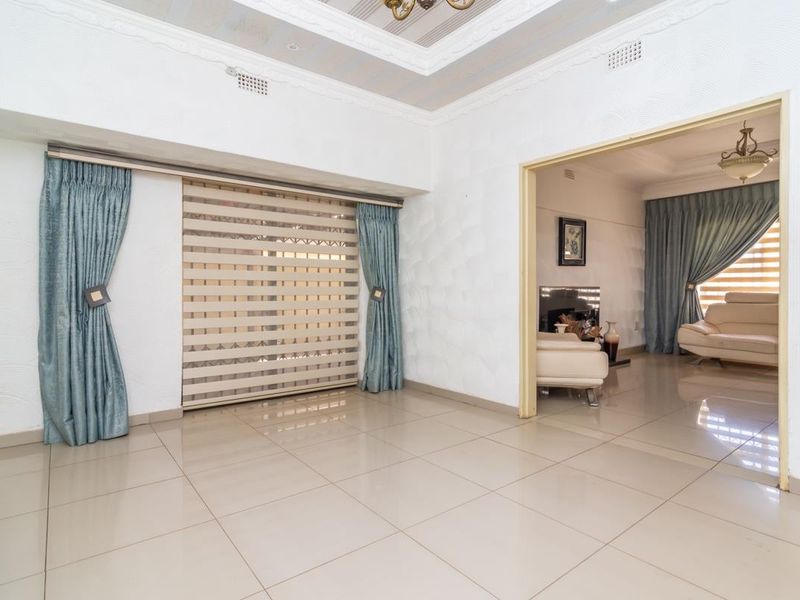 Spacious 4-Bedroom Family Home with Extensive Outbuildings and Modern Amenities - Photo 9