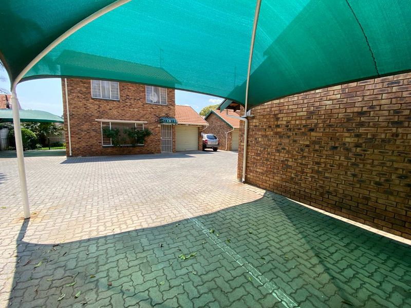 FOR THE SERIOUS INVESTOR - COMPLEX OF 4 FREESTANDING UNITS FOR SALE - Photo 6