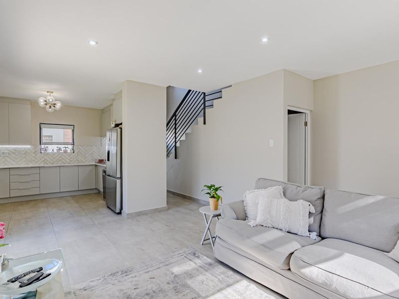 MODERN WITH ALL THE BELLS AND WHISTLES! - Photo 7