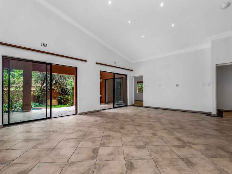 PRIVATE AND CHARMING FAMILY HOME SITUATED IN A QUIET LOCATION - Photo 3