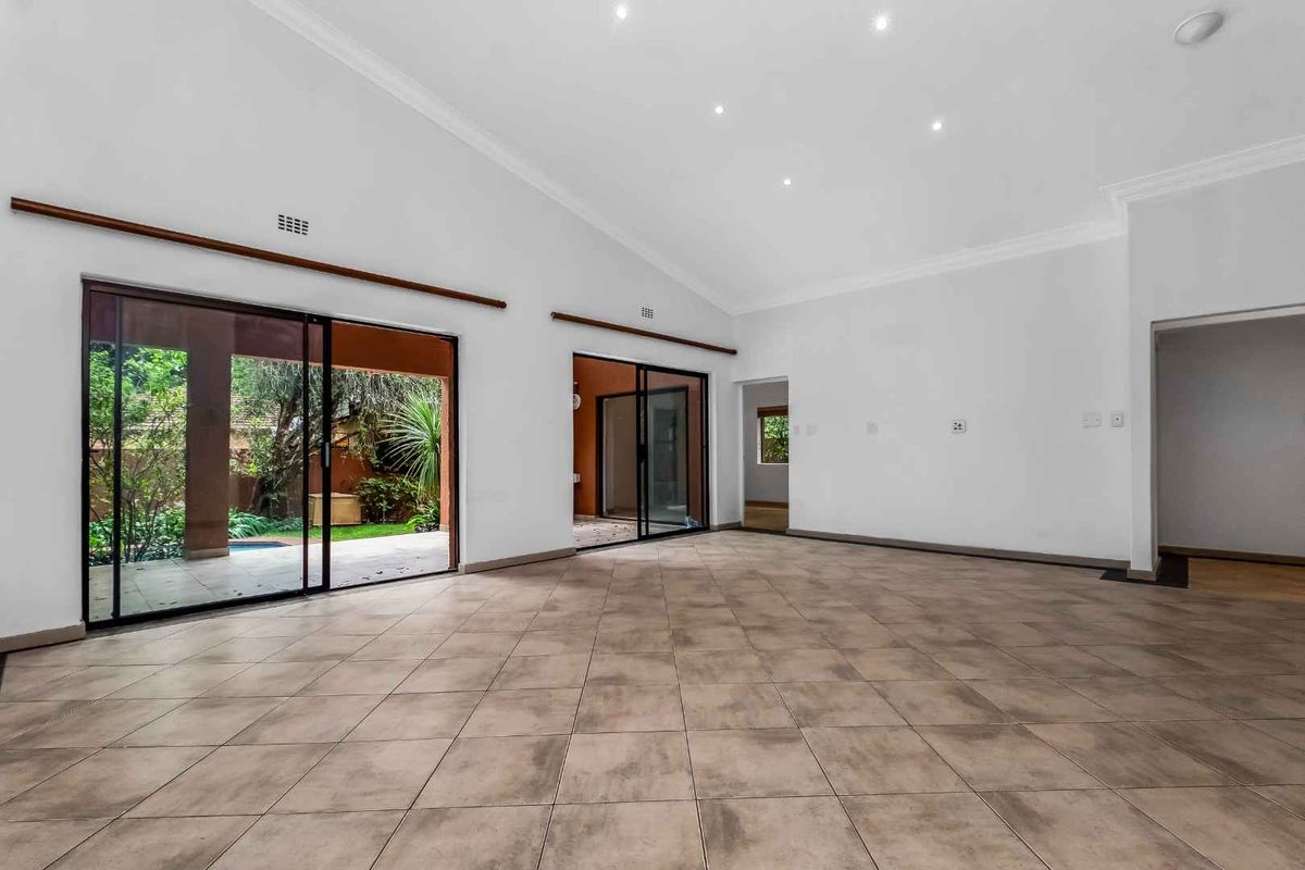 PRIVATE AND CHARMING FAMILY HOME SITUATED IN A QUIET LOCATION - Photo 3