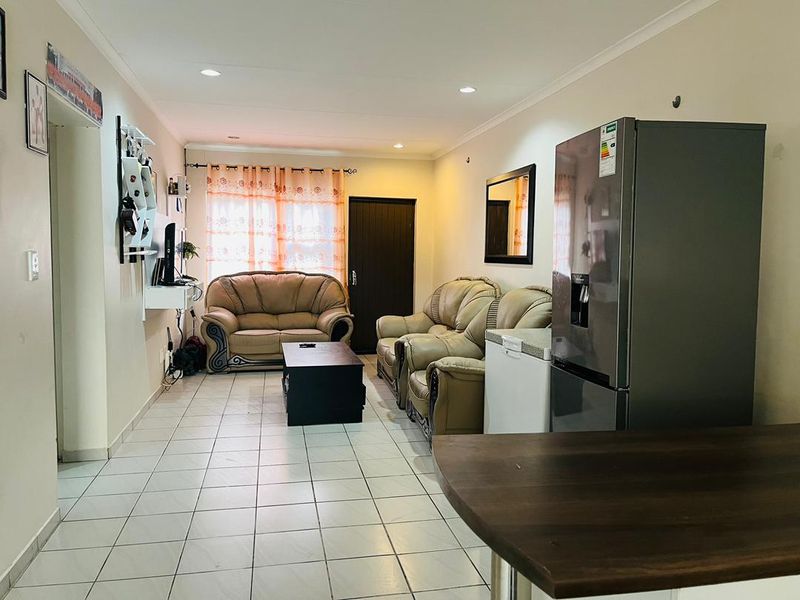 Well maintained ground floor flat suitable for first time buyer - Photo 2