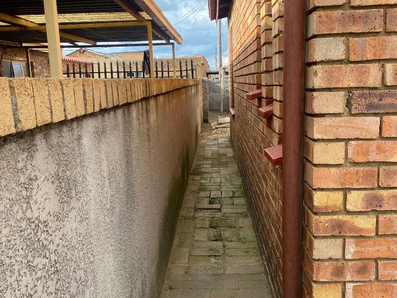 Spacious Family Home For Sale In Ext11 - Photo 6