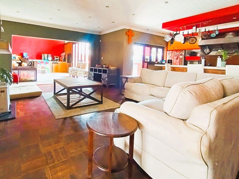 Versatile Home with 2 Flats: Family or Multiple Income Streams - Photo 2