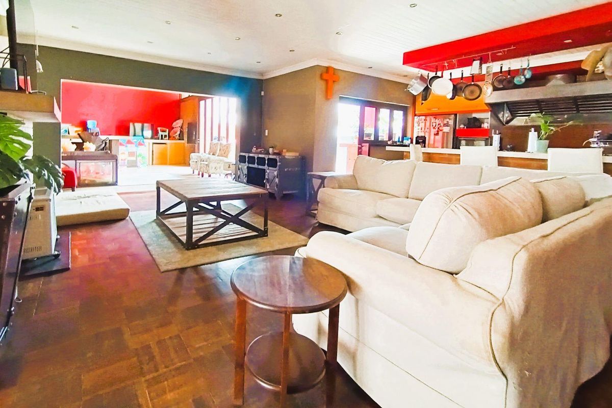 Versatile Home with 2 Flats: Family or Multiple Income Streams - Photo 2