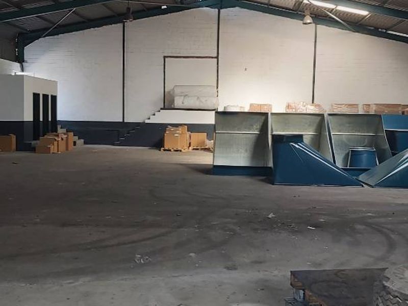 Warehouse/storage/distribution facility to let in Sidwell. - Photo 9