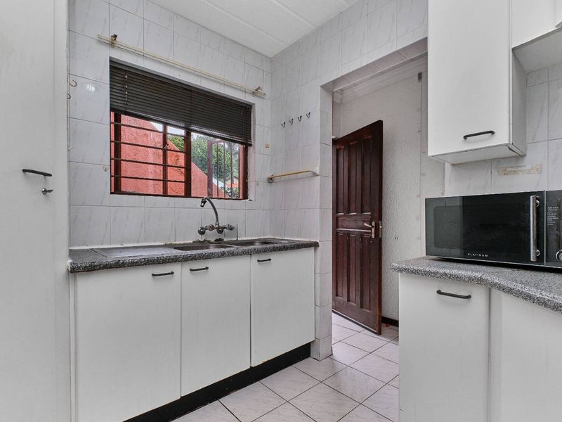 Charming 2-Bedroom Home with Private Garden – Ideal for First-Time Buyers and Investors! - Photo 6