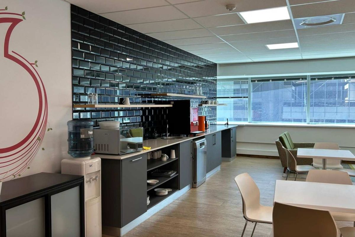 Premium 950m2 office space to let in Foreshore - Photo 3