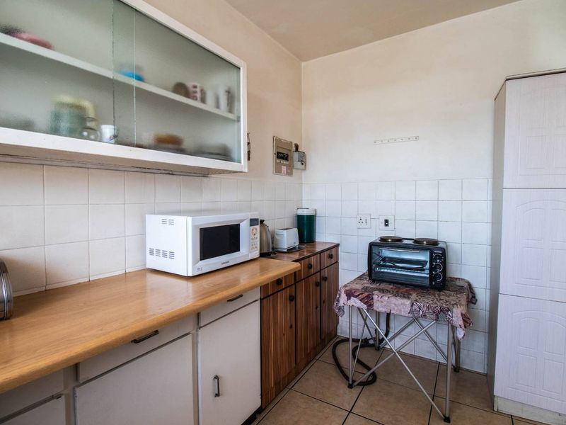 Neat 2 Bedroom, 1 Bathroom Flat - Photo 10