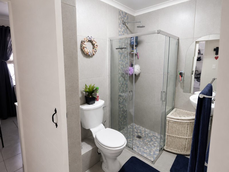 Newly Renovated Ground Floor Gem with Garage - Photo 7