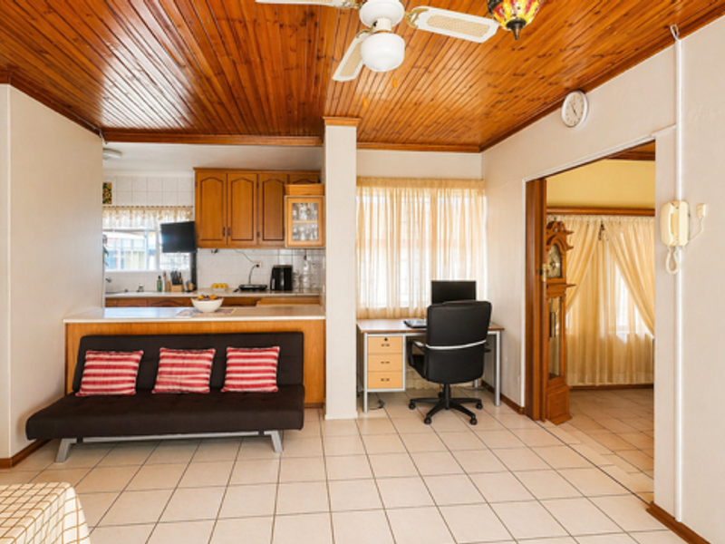 Spacious Family Home with Flatlet - Photo 4