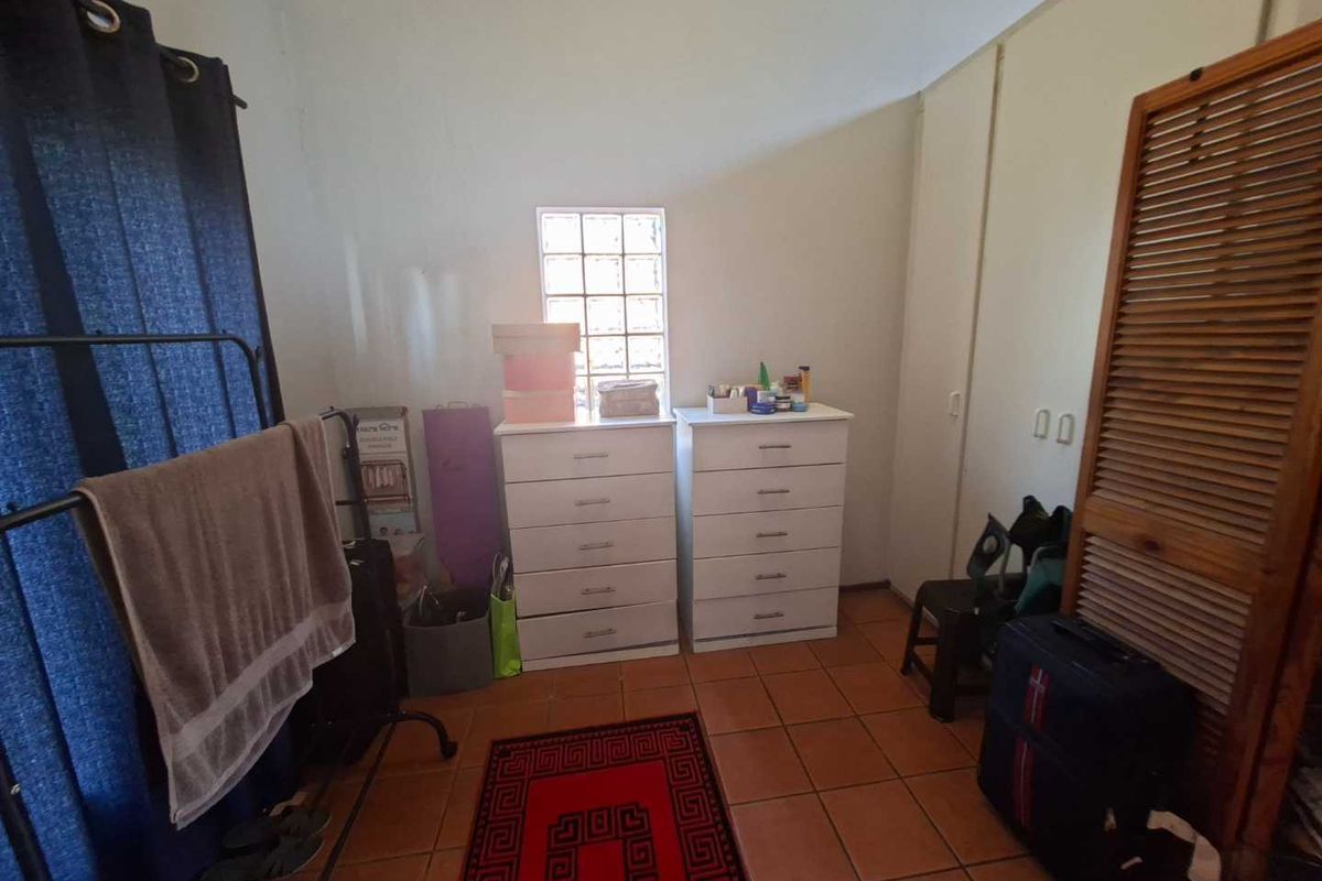 2 Bedroom Loft Unit with Private Garden in Weltevreden Park - Photo 3