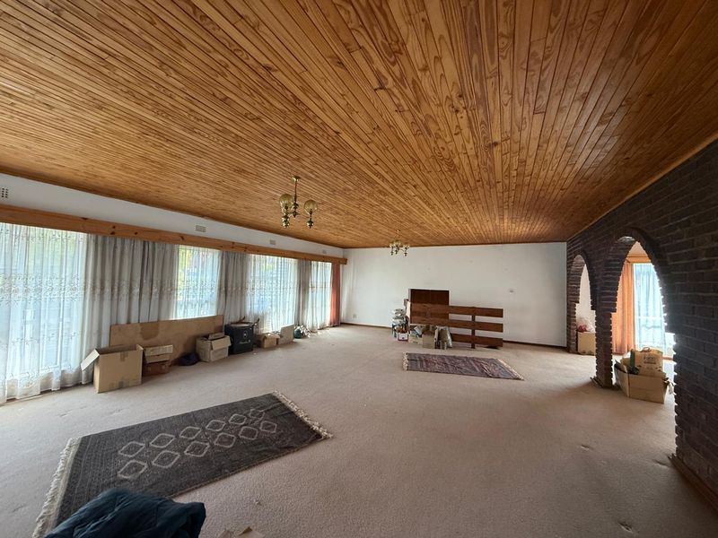 Huge Family Home with Incredible Potential! - Photo 10