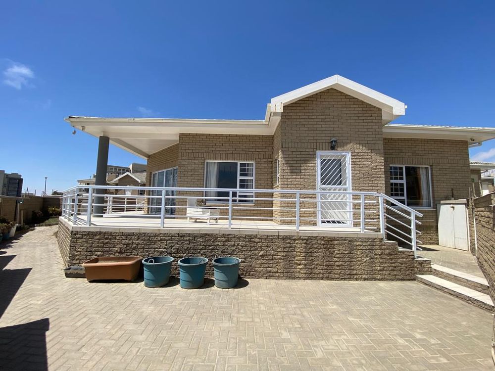 Side of the townhouse. Door leading to the kitchen