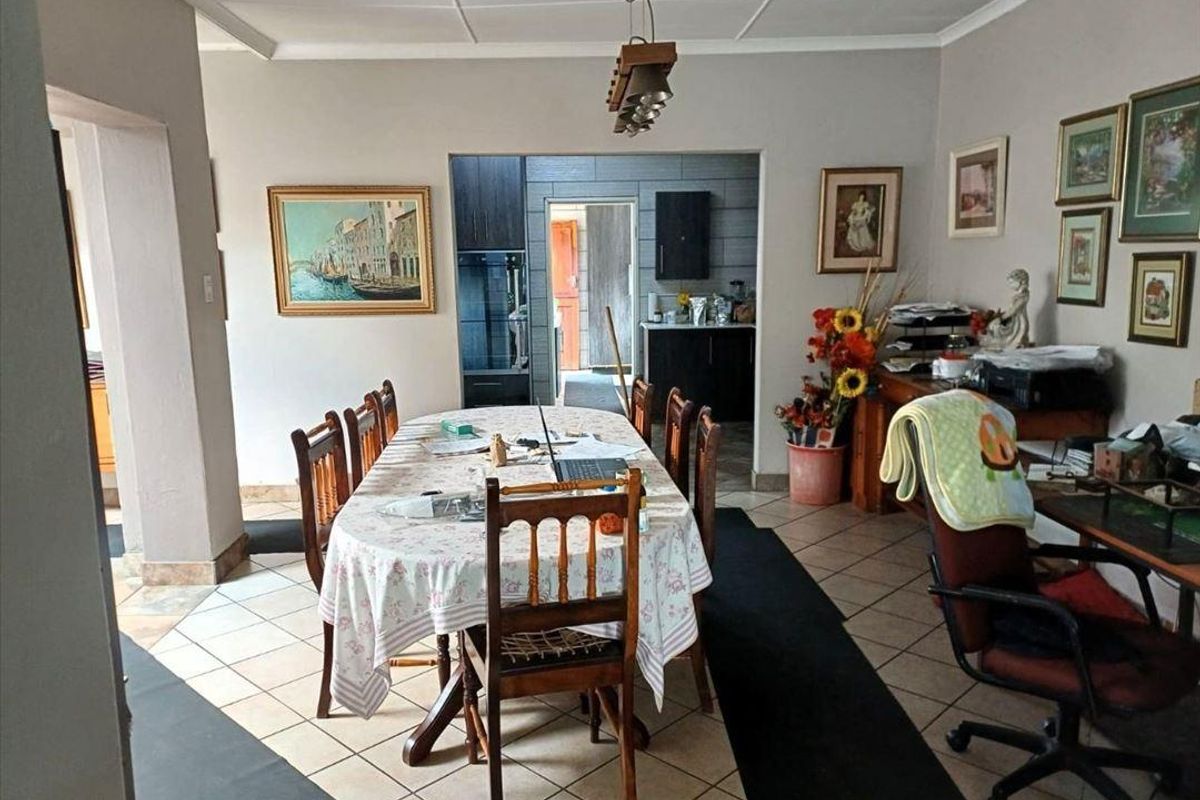 For Sale -  3 Bedroom Home in Comet - Close to EG Jansen and Concordia - Photo 4
