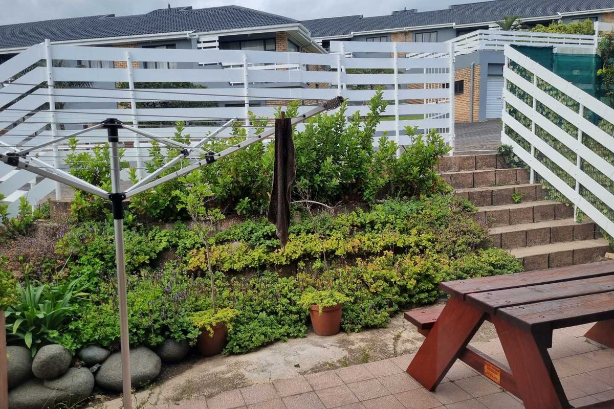 This property offers sophistication, comfort and safety in one of the most sought- after areas. - Photo 4