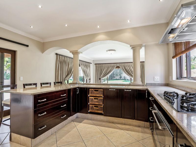 PERFECT HOME FOR ENTERTAINING - Photo 6
