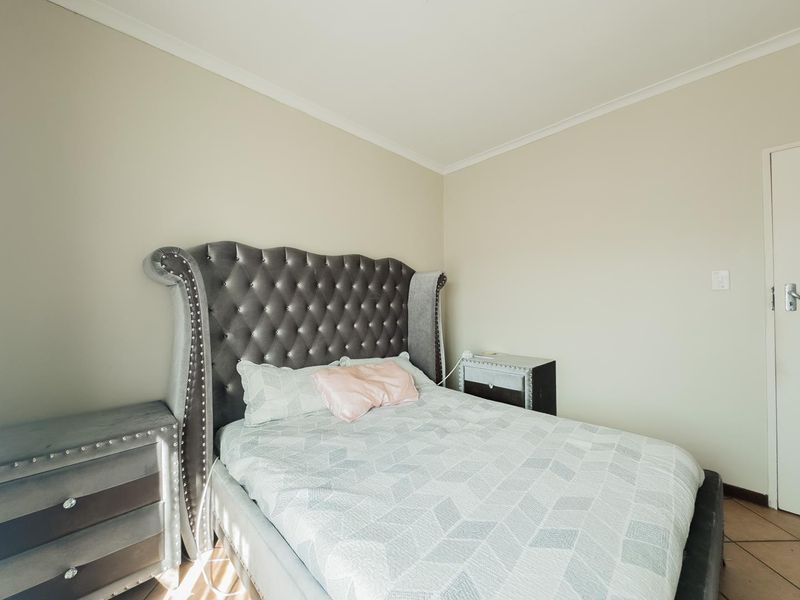 2 Bedroom Townhouse with Covered balcony - Photo 10