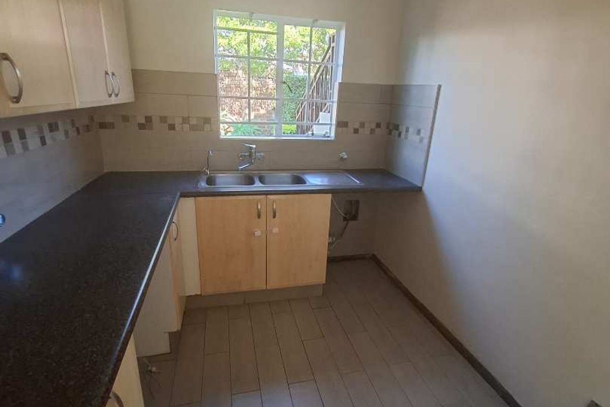 Stunning 3 bedroom unit in Equestria - Photo 5