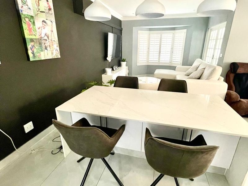 Price reduced , back on the market, stunning 3 bedroom home - Photo 3