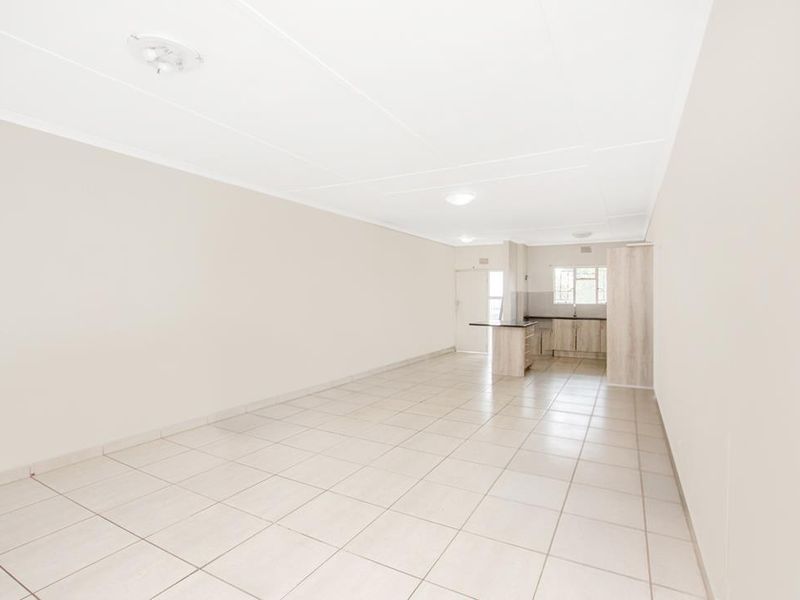 Spacious Unit for sale in Floracliffe Roodepoort - Photo 5