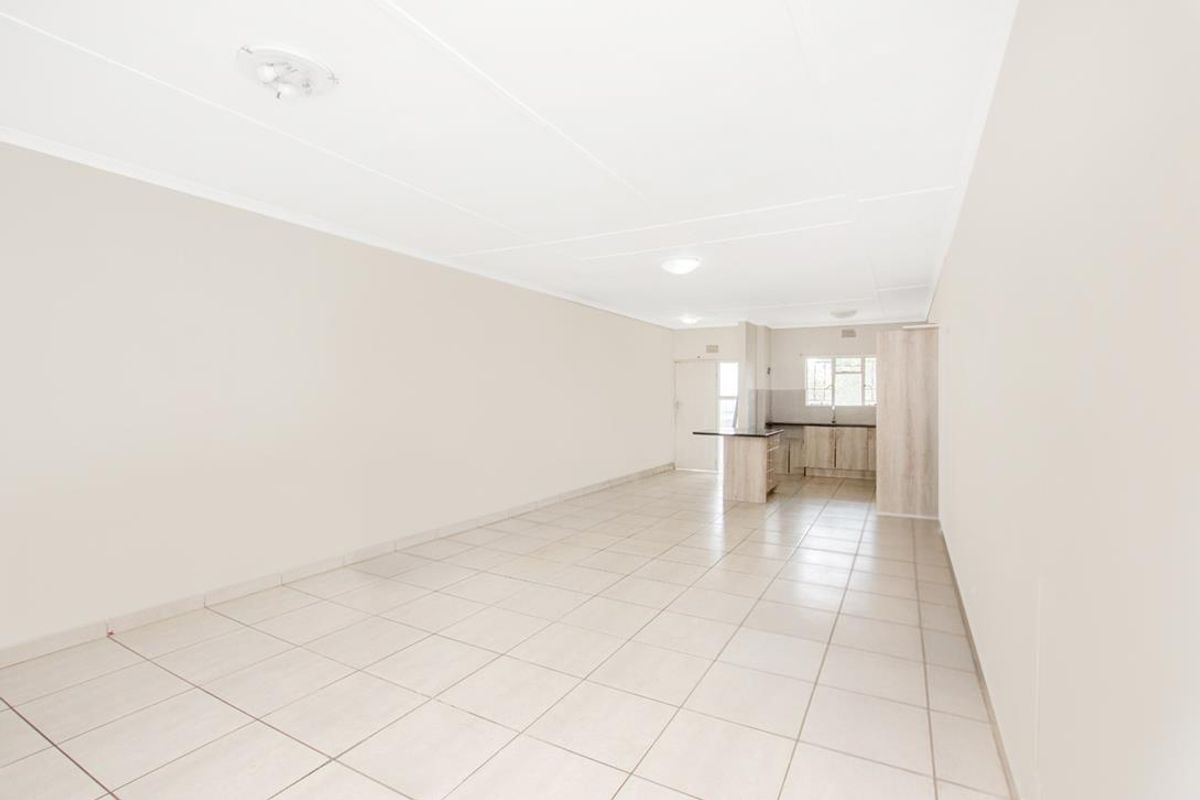 Spacious Unit for sale in Floracliffe Roodepoort - Photo 5