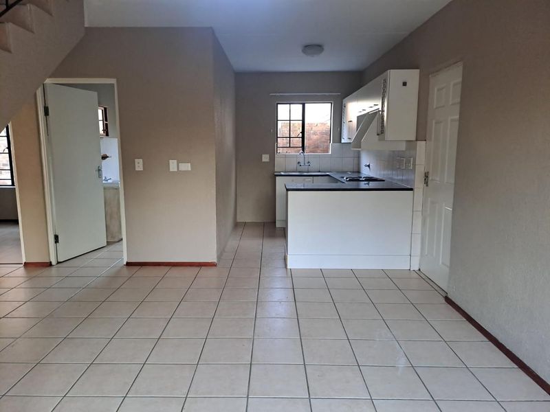For Sale – Charming 2 Bedroom Duplex with Loft in Secure Highveld Complex - Photo 2