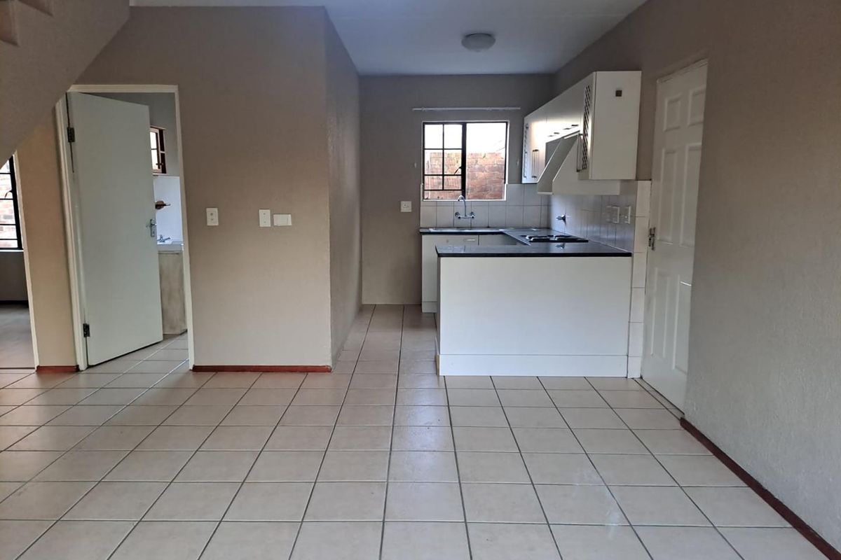 For Sale – Charming 2 Bedroom Duplex with Loft in Secure Highveld Complex - Photo 2