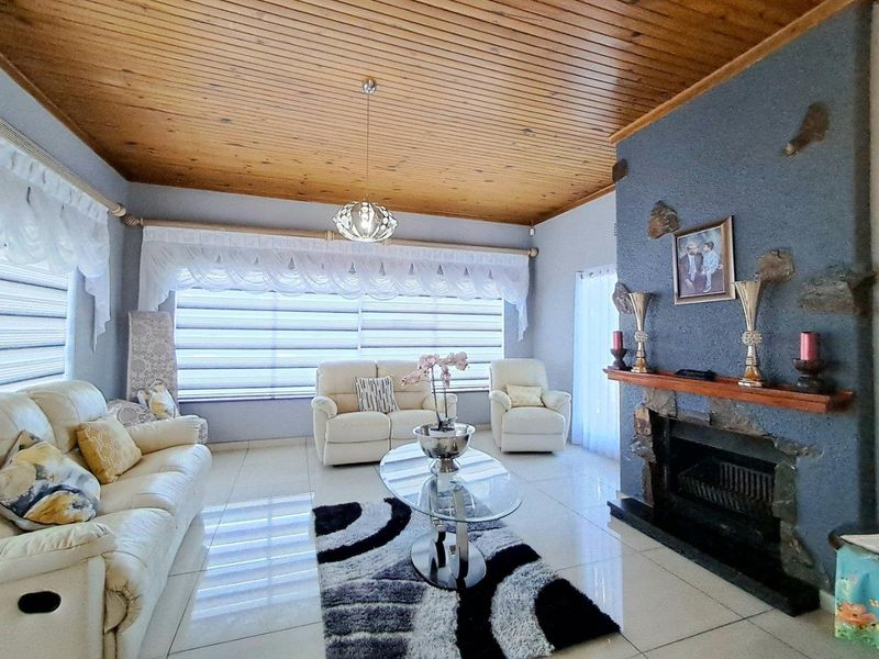 4 Bedroom House for sale in Albemarle - Photo 3