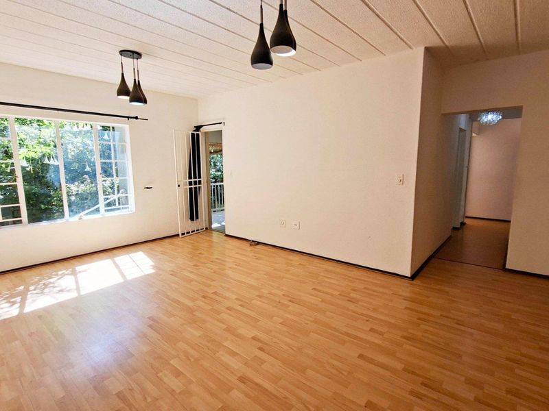 Spacious 3 bedroom, 2 bathroom ground floor apartment in Paulshof - Photo 3