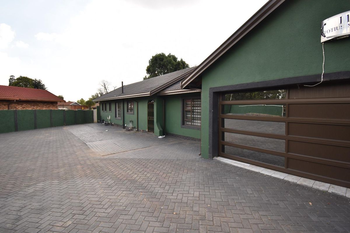 Charming 3-Bedroom Home with Flatlet in Crystal Park - Photo 2