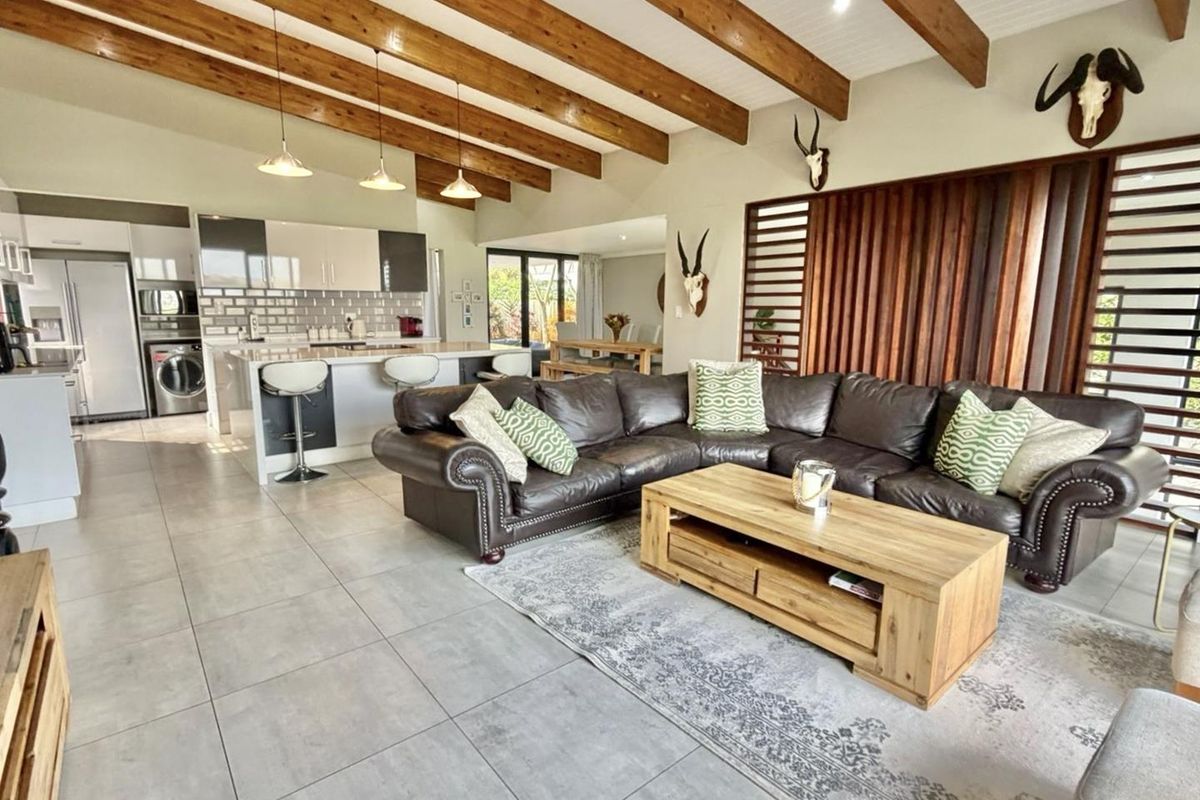 Palm Lakes Estate - Photo 3