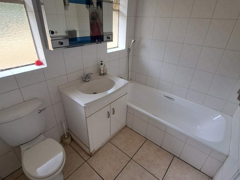 VERSATILE PROPERTY WITH OFFICE, RESIDENTIAL & INCOME POTENTIAL - Photo 8